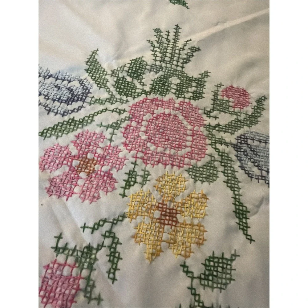 Vintage Tablecloth Hand-Embroidery Floral 50